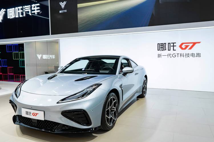 深圳南山区源维贝企业管理咨询哪吒汽车在智能汽车领域的表现，领途汽车在新能源汽车市场中的影响力